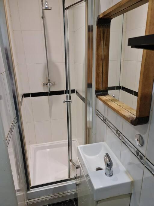 Cute One Bedroom Apartment ロンドン エクステリア 写真